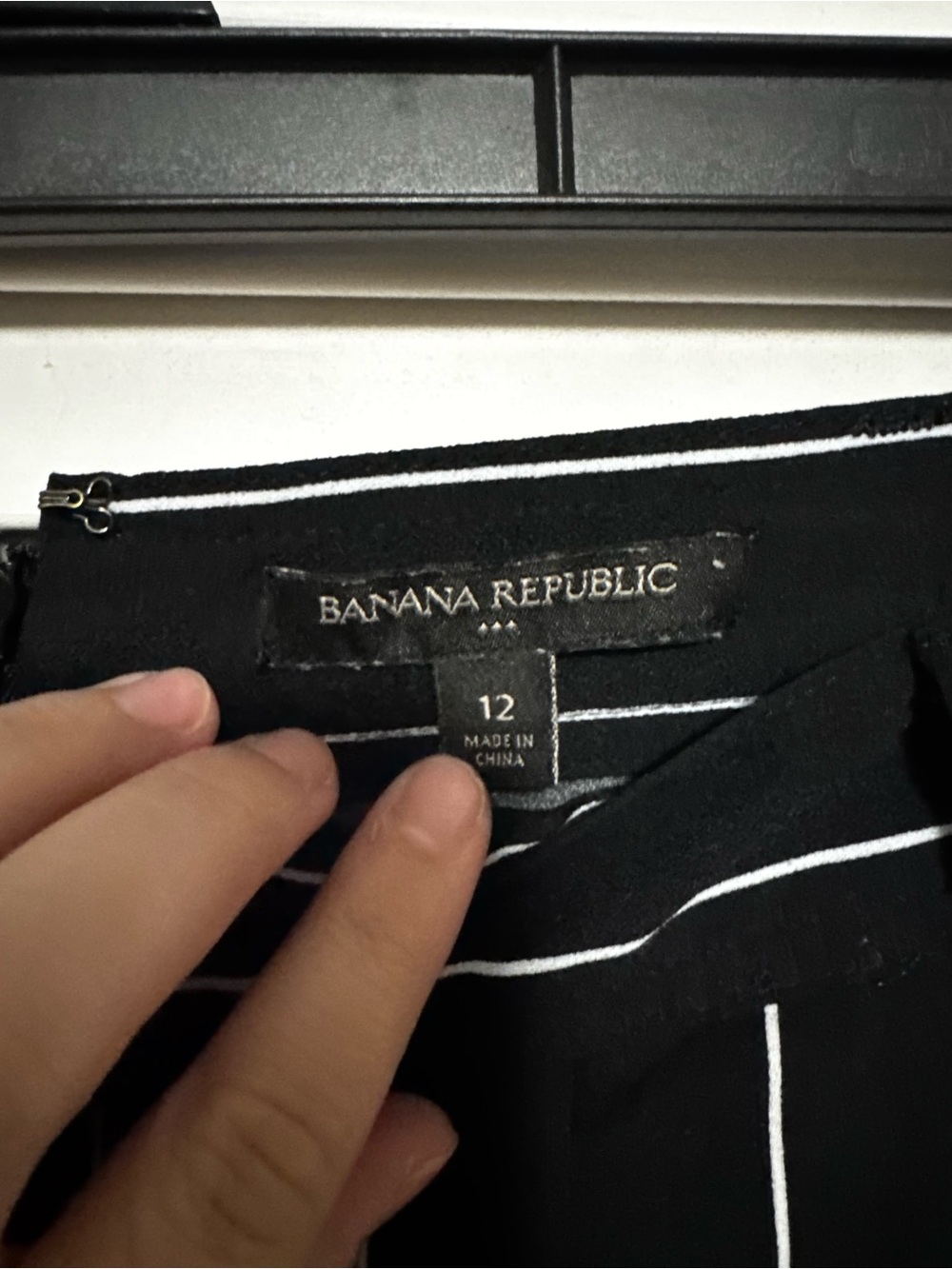 Banana Republic Black with White Pinstripe A-Line Skirt Size 12 - Picture 2 of 4